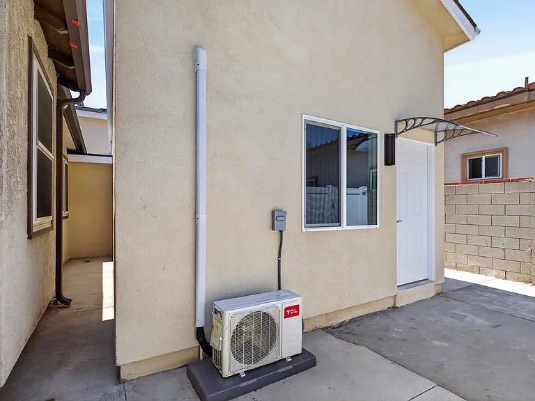 1911 N Manning St — Photo 13