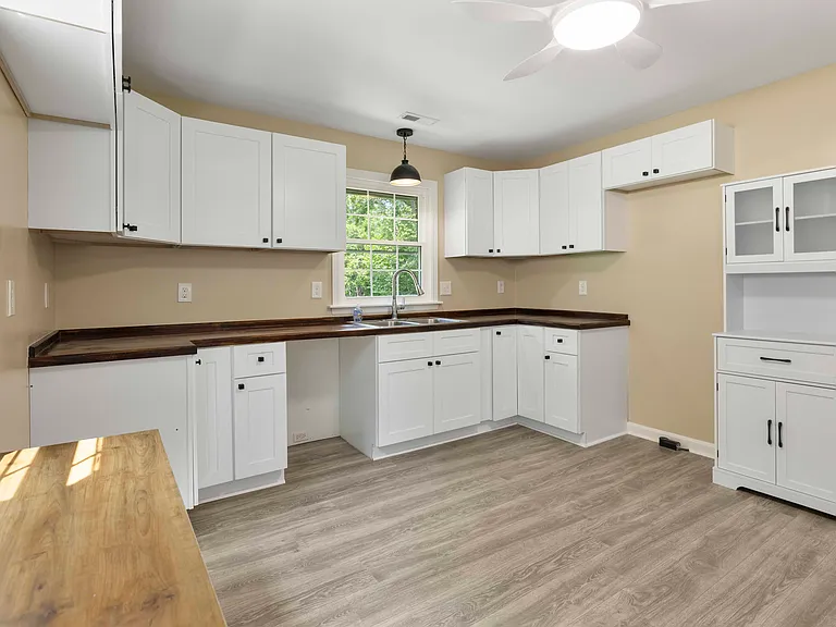 437 Woodsdale Rd — Photo 5