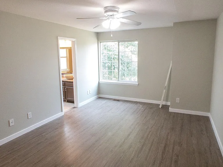 1105 Stoneham St — Photo 17
