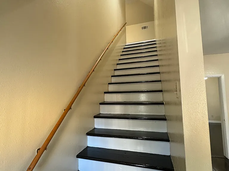 710 Mazant St — Photo 2