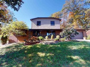 26 Scenic Ln, Huntington, WV 25702