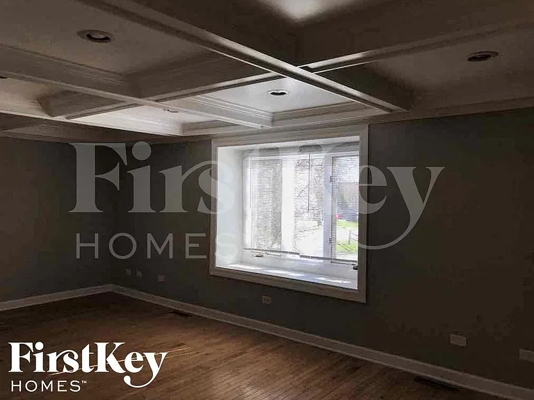100 S Dilger Ave — Photo 2