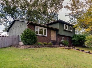 2511 Yorktown Dr, Bloomington, IL 61704