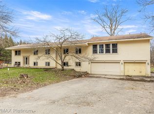2805 Harmony Ln, Milford, MI