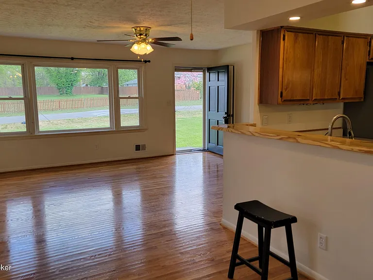 11616 Maple Way — Photo 6