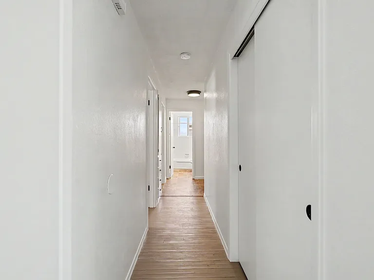 2519-2521 Hyde Ct SE — Photo 16