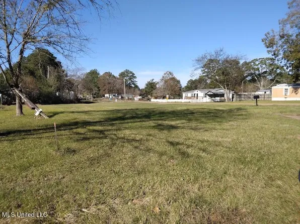 401 Southgate Dr, Richland, MS 39218