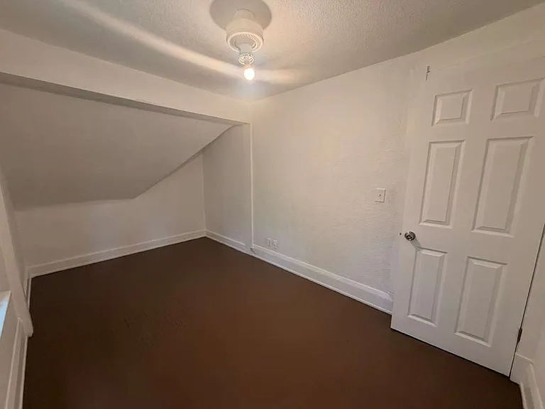 348 Spencer St — Photo 13