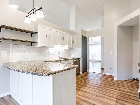 5th image of 571 Winnard Dr