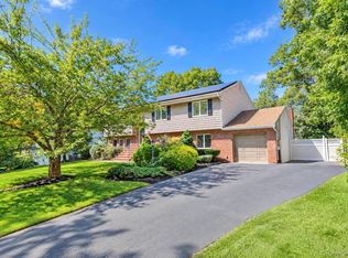 137 Ridgewood Avenue, Farmingville, NY 11738