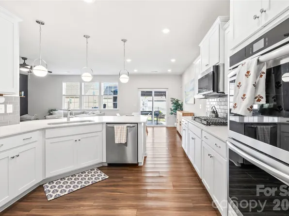 12111 Bishop Castle Dr, Charlotte, NC 28273