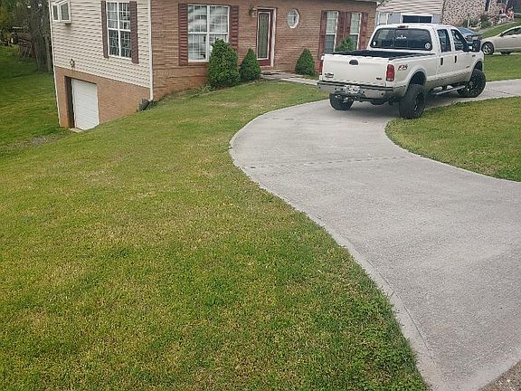 3rd image of 626 Jasmine Ln