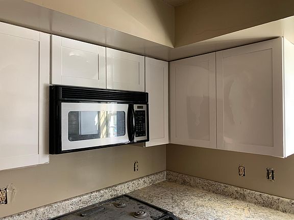 4th image of 919 W 8th St APT A