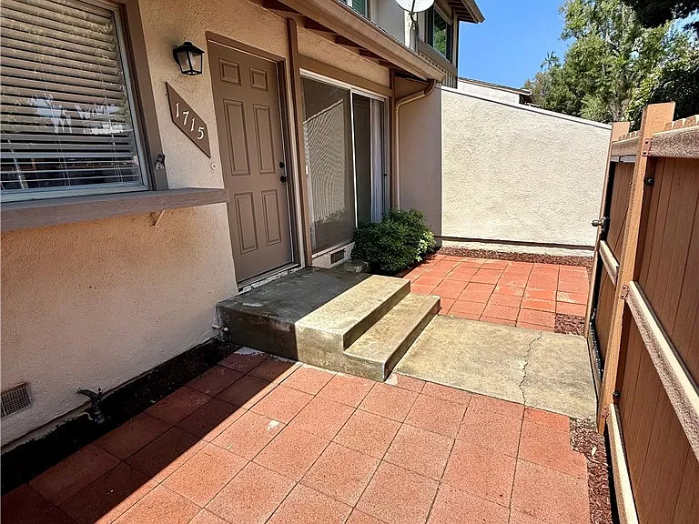 1715 N Gilbert St — Photo 16