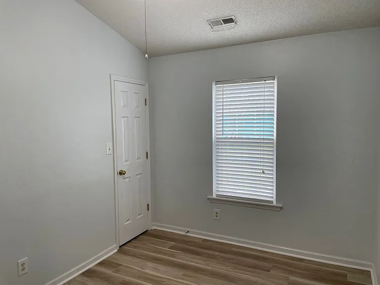 480 Saltaire Dr — Photo 26