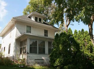 911 Bluff St, Cedar Falls, IA 50613