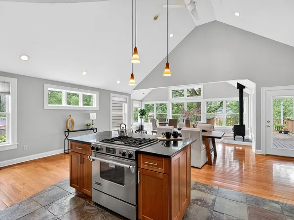 4801 Harwood Dr, Des Moines, IA 50312