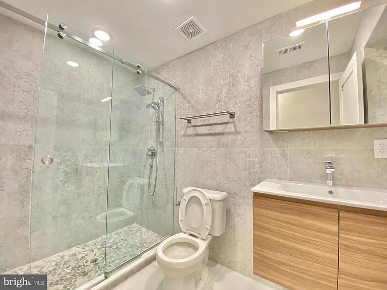 1824 Chestnut St #1R — Photo 9