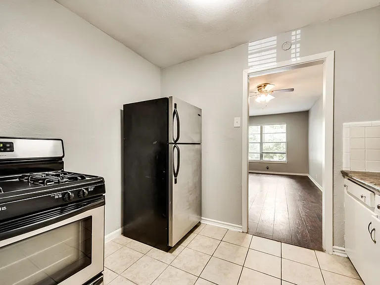 4602 Swiss Ave — Photo 12