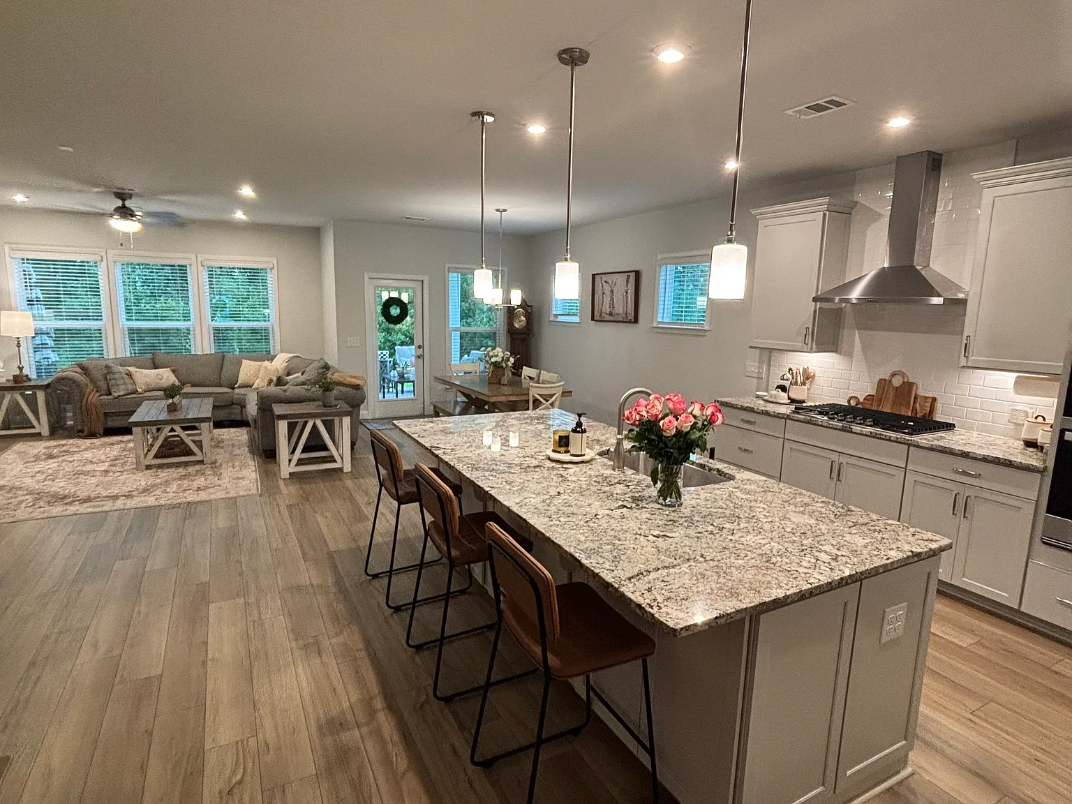 5 bed, 2847 sqft, $3,400 — Photo 3