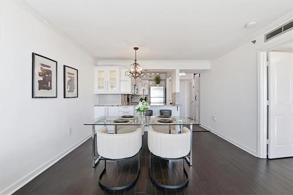 1 bed, 1.0 bath, 807 sqft, $2,100 — Photo 2