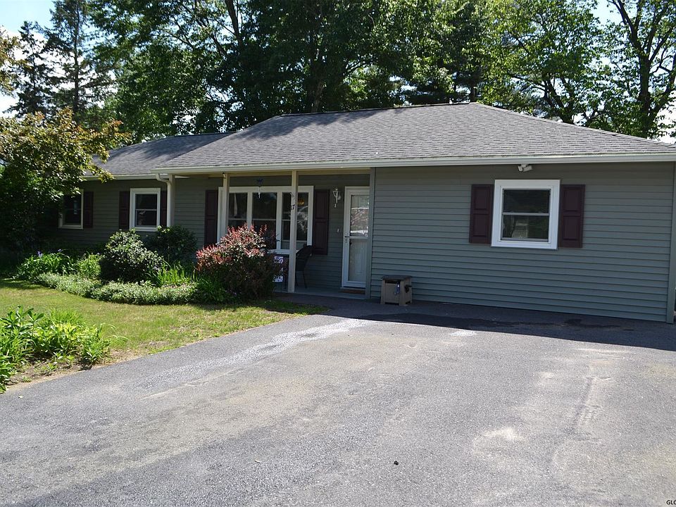 1st image of 17 Carlton Dr