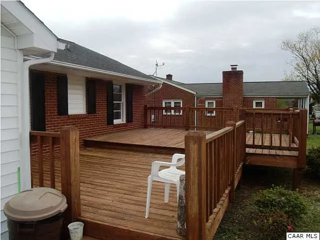 182 Burgess St photo 1