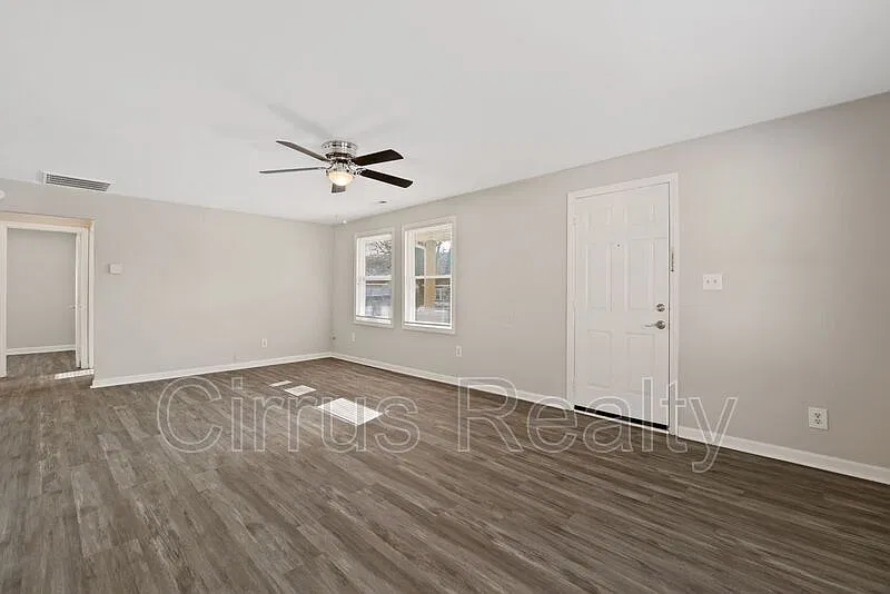 3 bed, 1.0 bath, 1144 sqft, $1,795 — Photo 2
