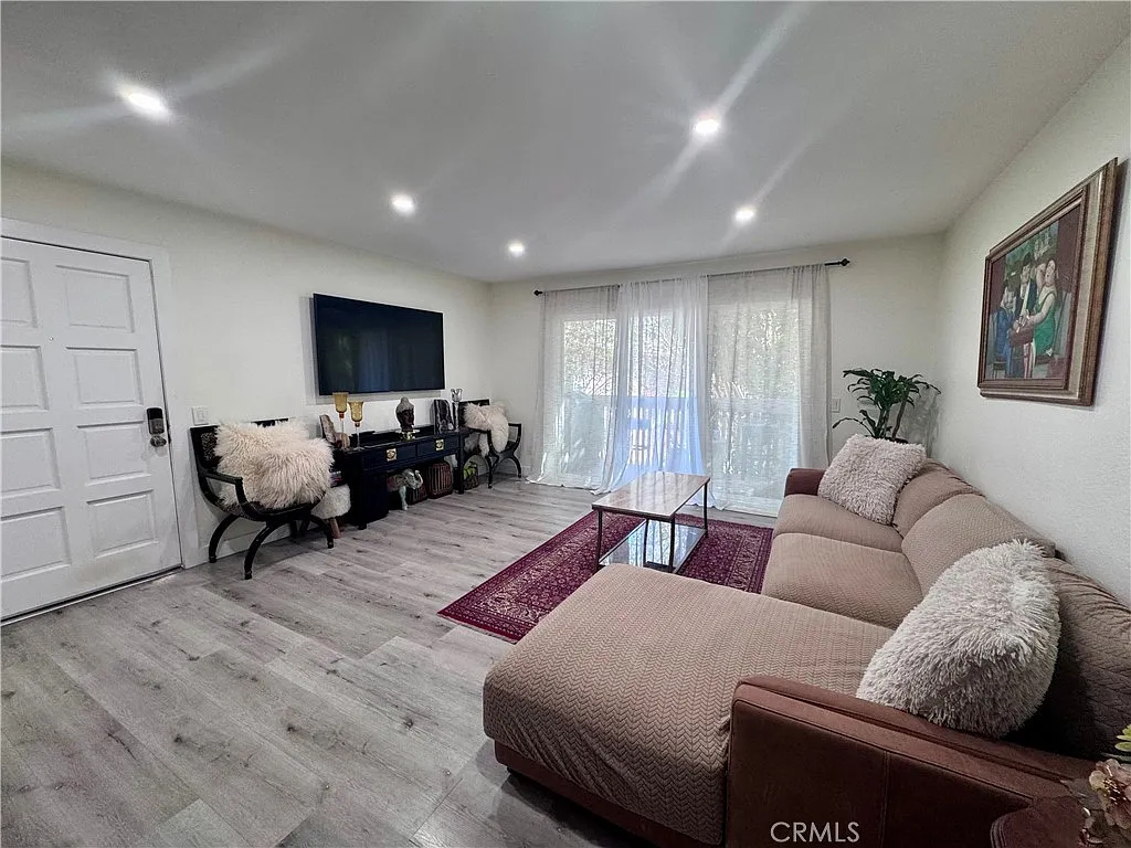 1 bed, 675 sqft, $2,700 — Photo 3