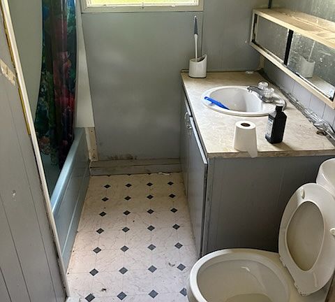 3rd image of 105 Hillcrest Ct