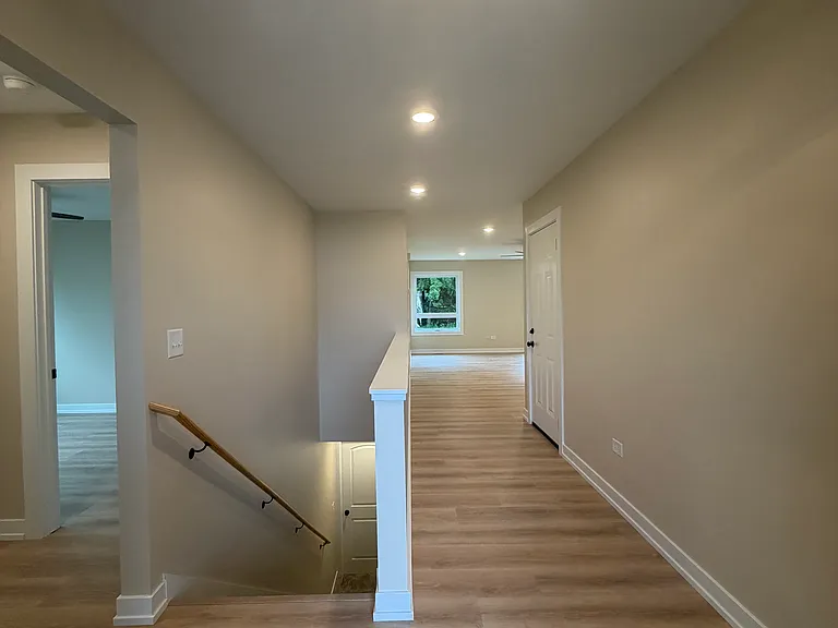 1609 Hillside Ln — Photo 2