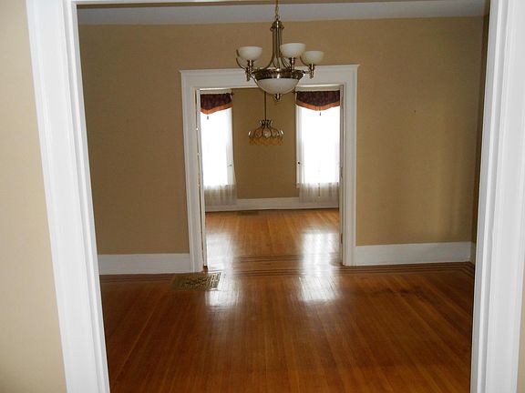 3rd image of 2334 Taylorsville Rd