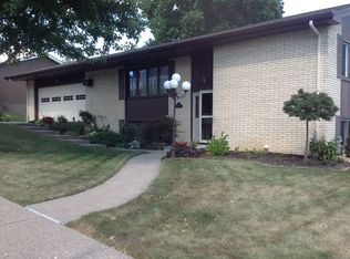 1736 Churchill Dr, Dubuque, IA 52001