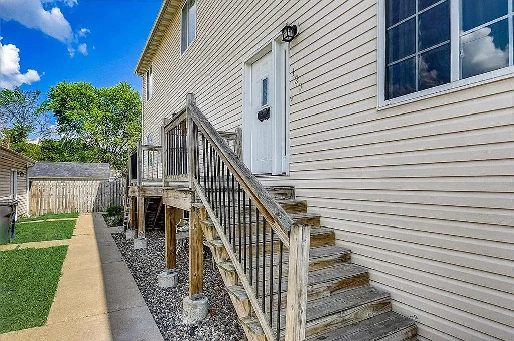 4 bed, 1896 sqft, $2,695 — Photo 1