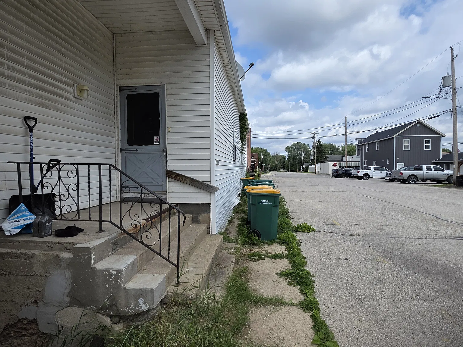 4 bed, $1,400 — Photo 2