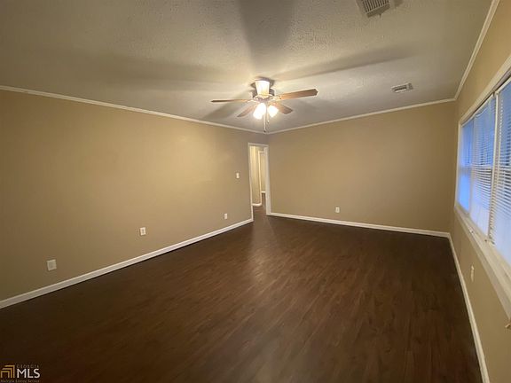 5th image of 4415 Oak St #B