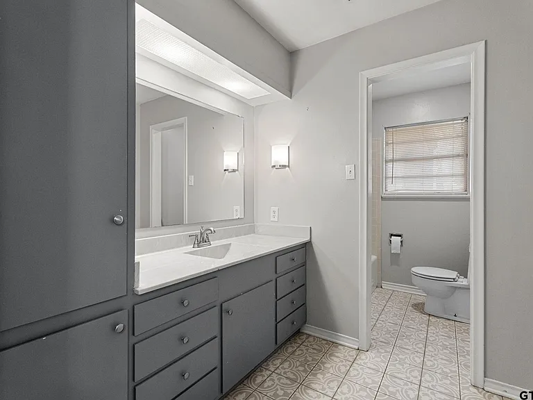 3200 Decharles St — Photo 25