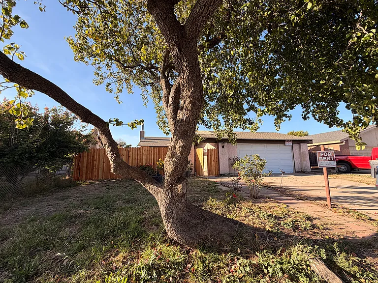 928 Gunner St — Photo 1