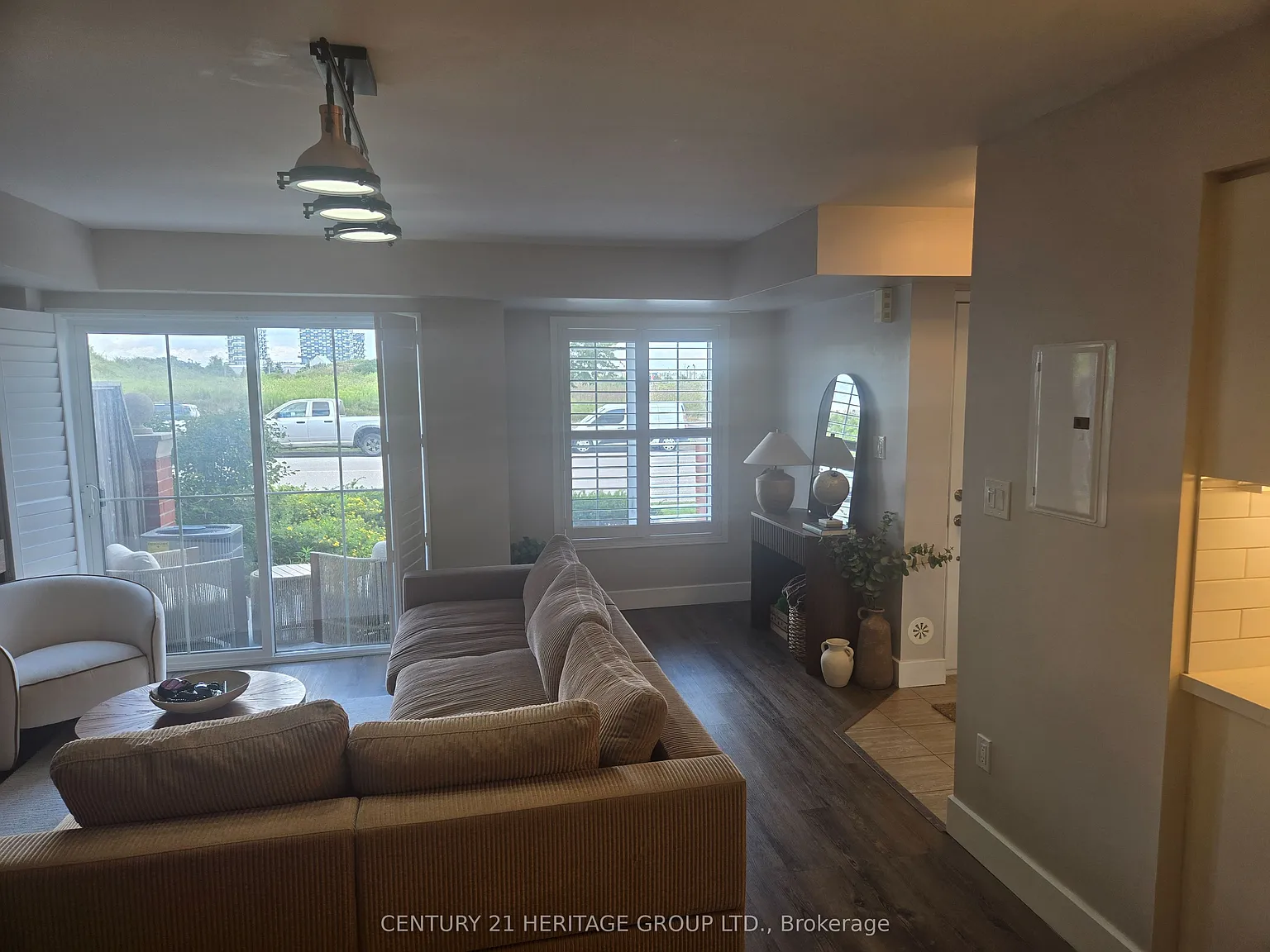 2 bed, $2,500 — Photo 4
