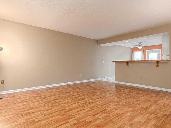 5th image of 3241 Summerdale Ln