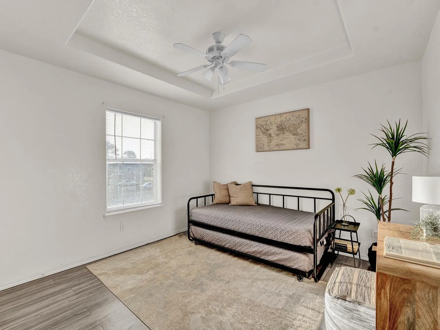 403 N. Broadway Street — Photo 3
