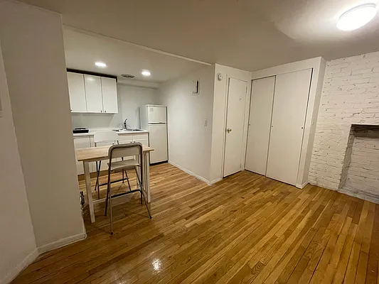 Rented by Nest Seekers International | media 17