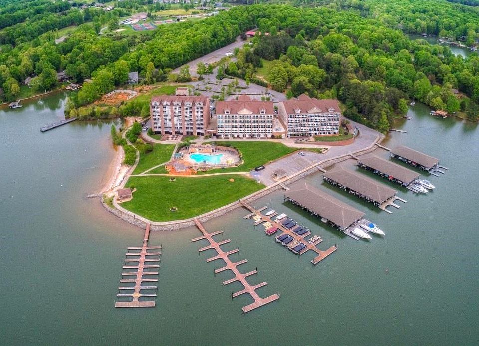 Beautiful Lake Condo