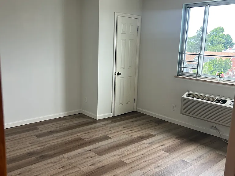 10607 Northern Blvd #5 — Photo 3