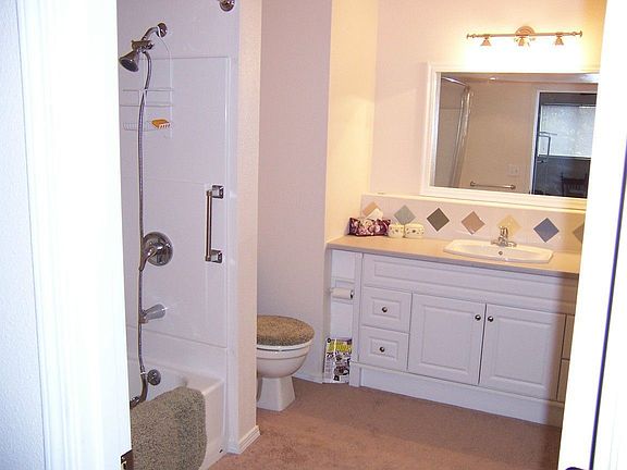 Lower Level Full Bath