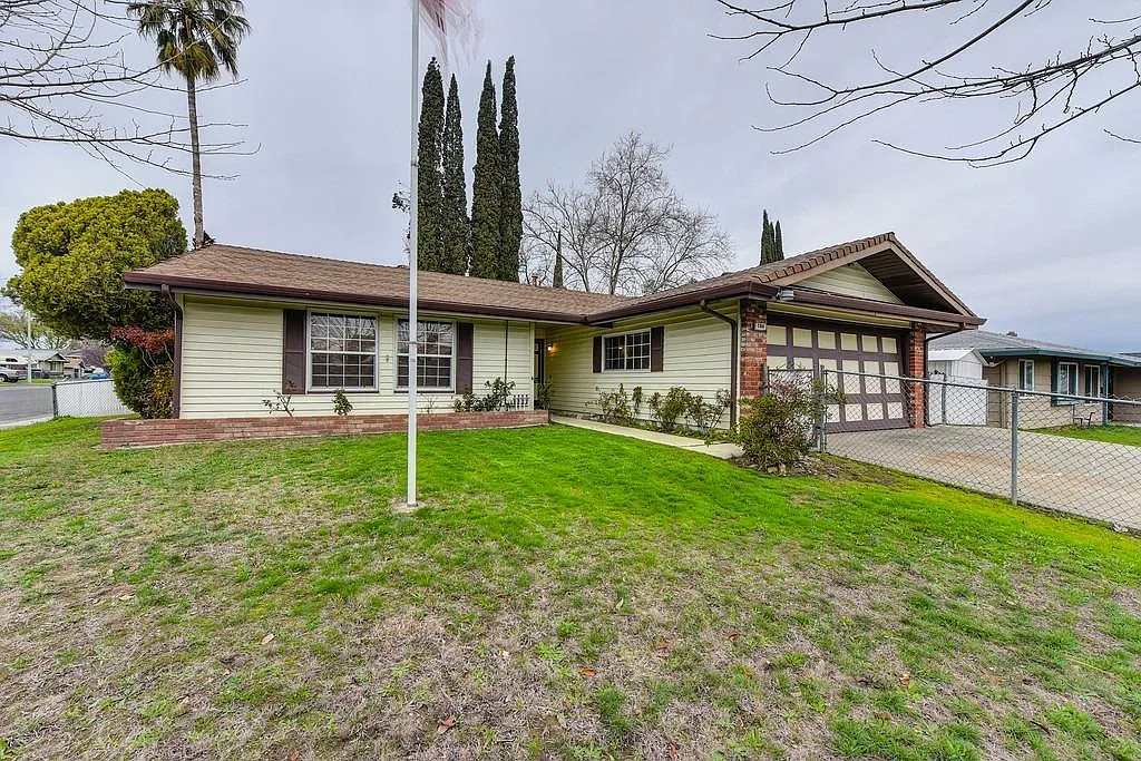 7301 Arutas Dr photo 1