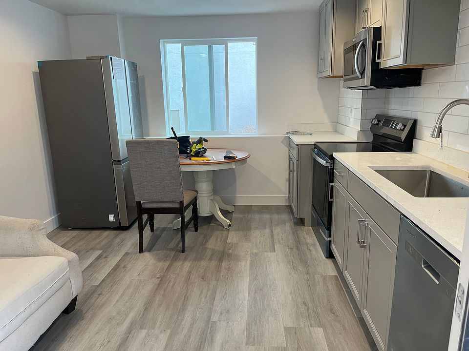 Kitchen with full appliance