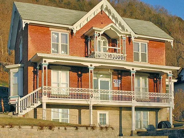 332 S Main St, Fountain City, WI 54629