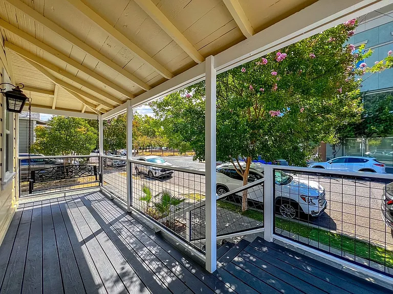 934 Clinton St — Photo 4