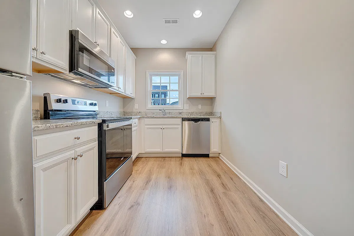 2 bed, 1595 sqft, $1,699 — Photo 3